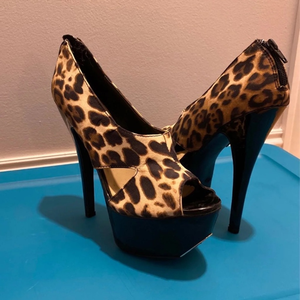 Platform leopard high heels